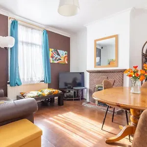 Authentic London - Four Bedroom Victorian House Holiday home